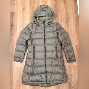 The North Face Women's Hooded Puffer Jacket Long dark green